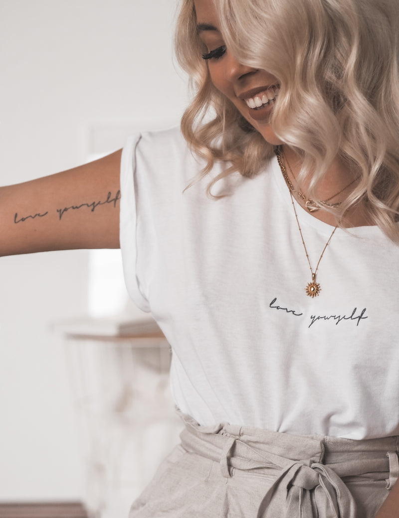 LOVE YOURSELF - white - blogger and brands